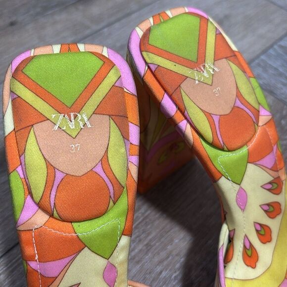 Zara Printed Heel Sandals - Picture 4 of 10